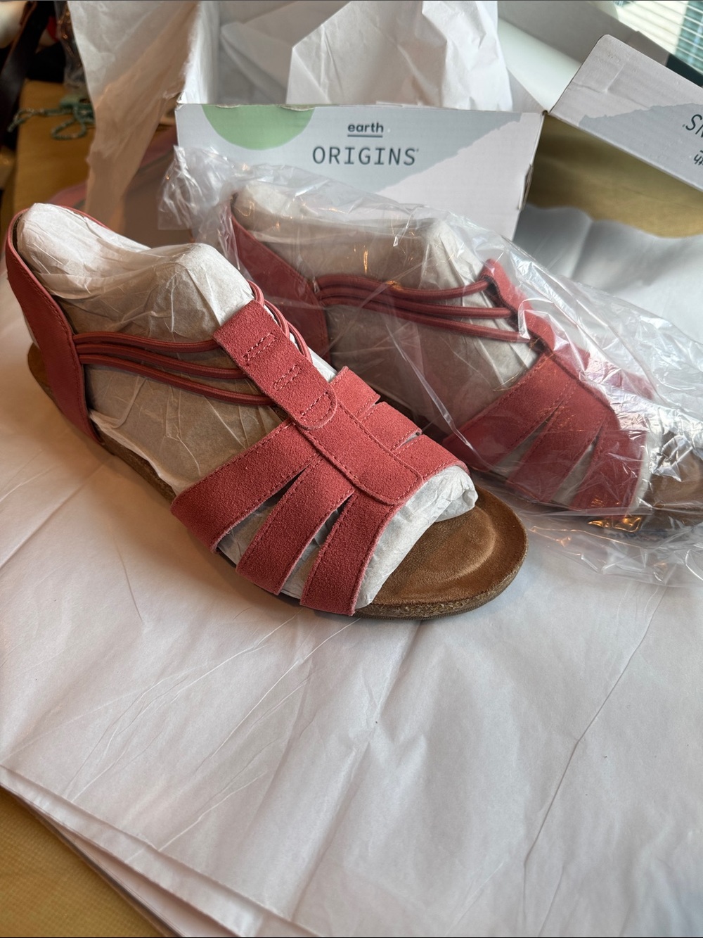 Earth Origins NWT Coral Suede Multi-Strap Sandal size 10W